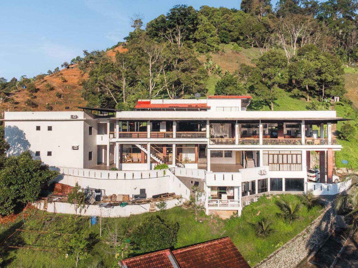 Ellin Forest Karaoke & Pool Resort Bukit Tinggi Bentong Ngoại thất bức ảnh