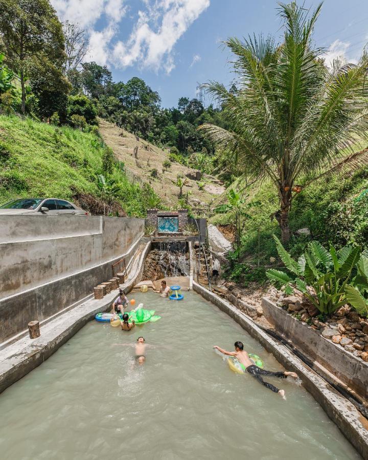 Ellin Forest Karaoke & Pool Resort Bukit Tinggi Bentong Ngoại thất bức ảnh